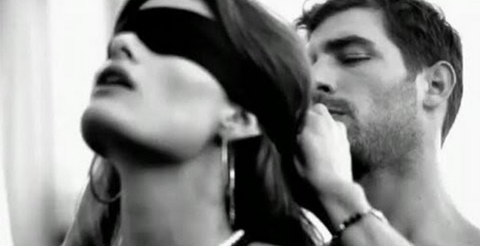 giochi di baciare e fare l amore nel letto